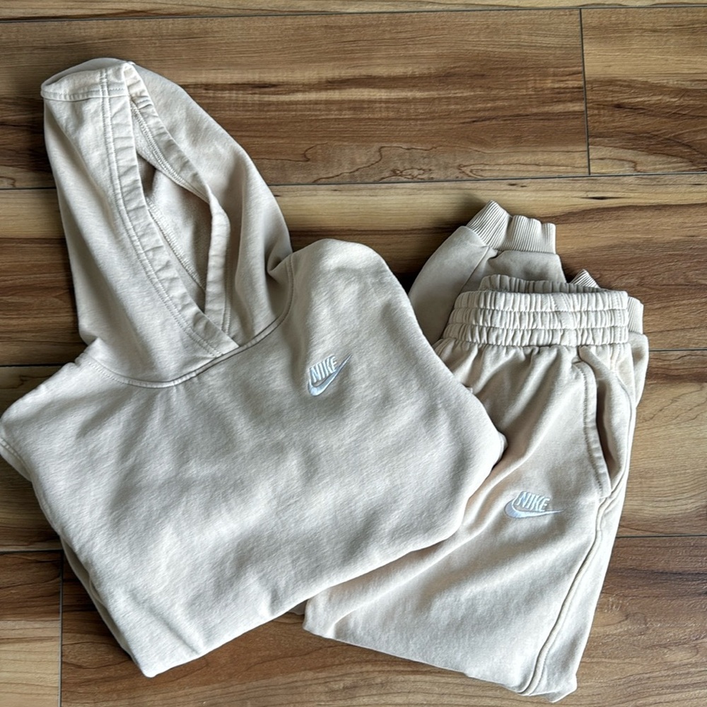 Nike Beige Hoodie & Sweatpants Set